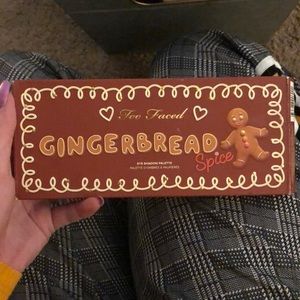 Too faced gingerbread spice pallete